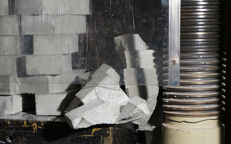 betonstructuur-met-scheurvorming-door-belasting