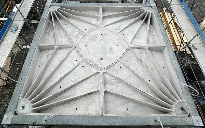 Om elk vloerveld loopt een staalkabel die de vloer op spanning houdt – mock-up Crea-Tower-I (foto: Francesco Ranaudo)