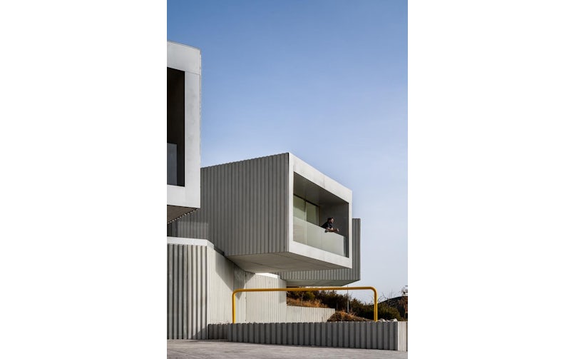 De uitkragende delen zijn binnen het systeem opgelost met extra wapening (foto: Javier Orive)