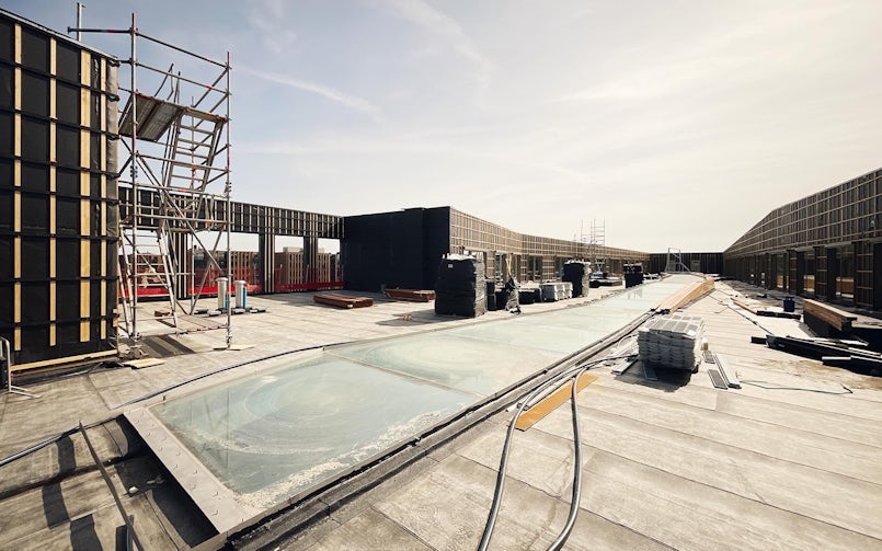 Het dak van de 'canyon' bestaat uit een glazen constructie waaroverheen water stroomt (foto: Patrick Meyers)