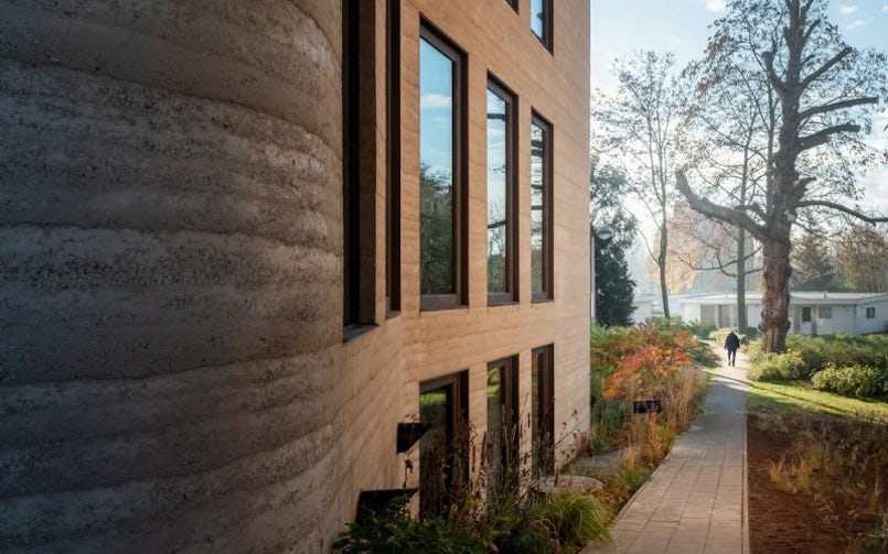 Het gebouw kreeg de naam 'Kruul', onder meer vanwege de afgeronde hoek, die je automatisch leidt naar het achtergelegen park (foto: Nick Cannaerts)