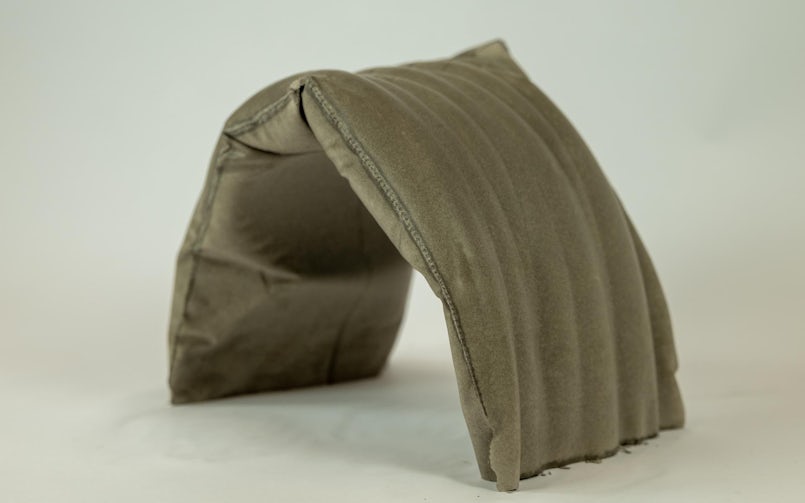 Studie van bogen van textiele mal, die omgekeerd geproduceerd wordt (foto: bureaubakker)