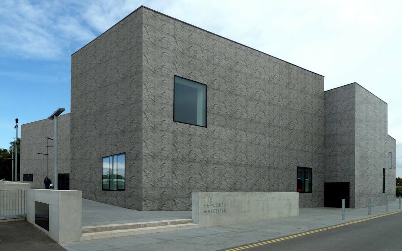 Voorbeeld van gevel van bioreceptief mosbeton met een interessante structuur, die in de loop van de tijd met mos begroeid zal worden (render: Respyre)