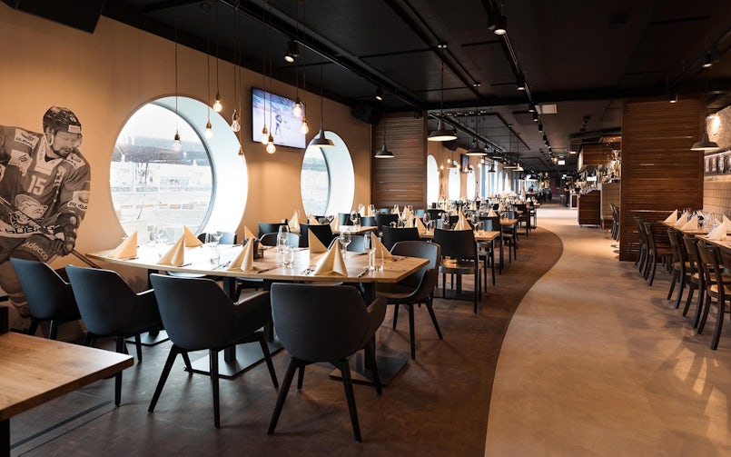 De ronde ramen geven een bijzonderdere ambiance aan het interieur van de bar (foto: SV Group)