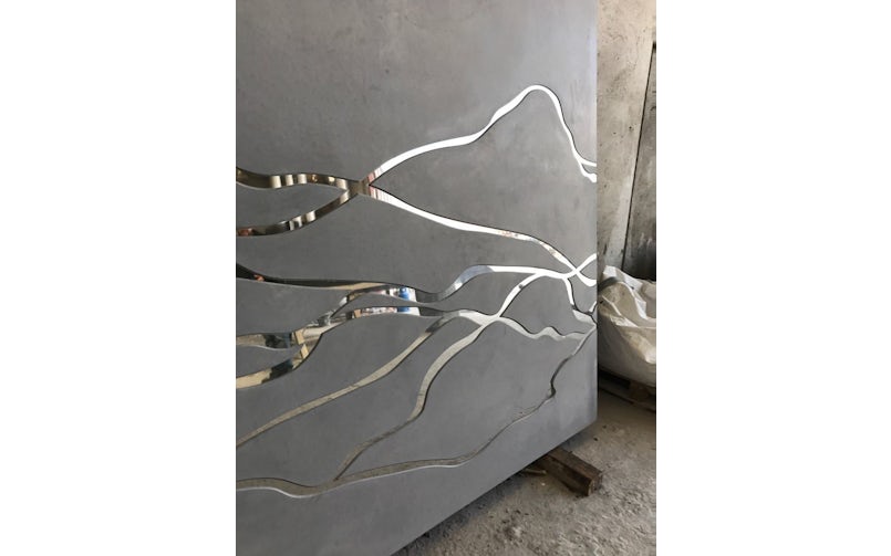 In de voorbereiding zijn verschillende proefelementen gemaakt om de stabiele blauwgrijze kleur te testen en te garanderen