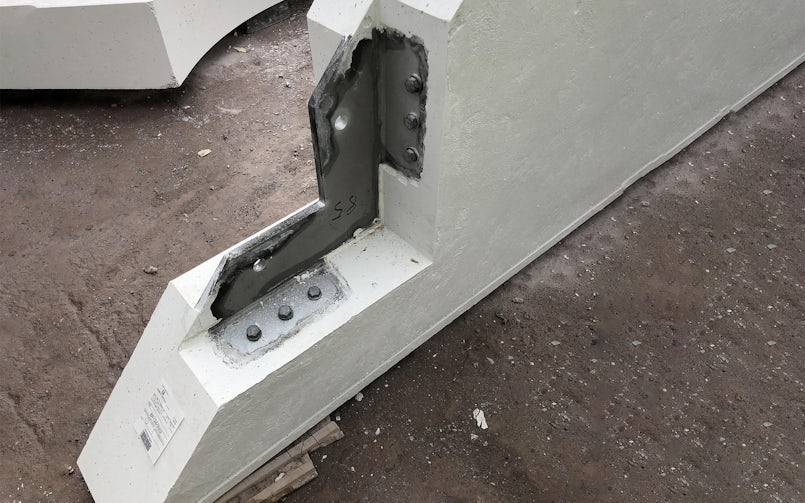 De gevelbanden rusten op de kolommen via een ingestorte stalen koppelplaat (foto: V8 Architects).