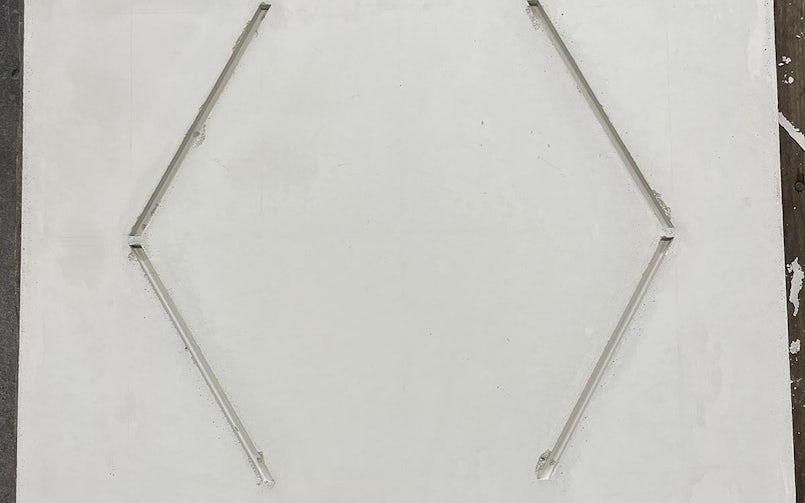 Conceptstudie: door metaal verkleurd lekwater als ontwerpmiddel. (foto: Tektoniek)