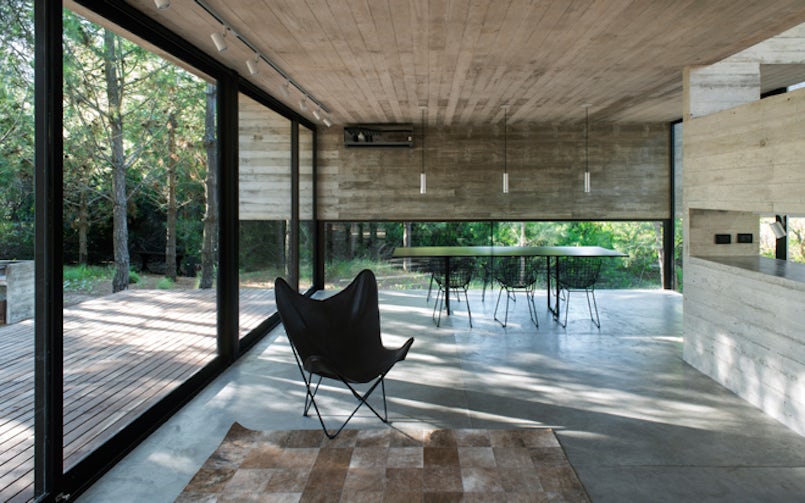 Interieur in schoon beton. (foto: Daniela MacAdden i.o.v. Luciano Kruk architecten)