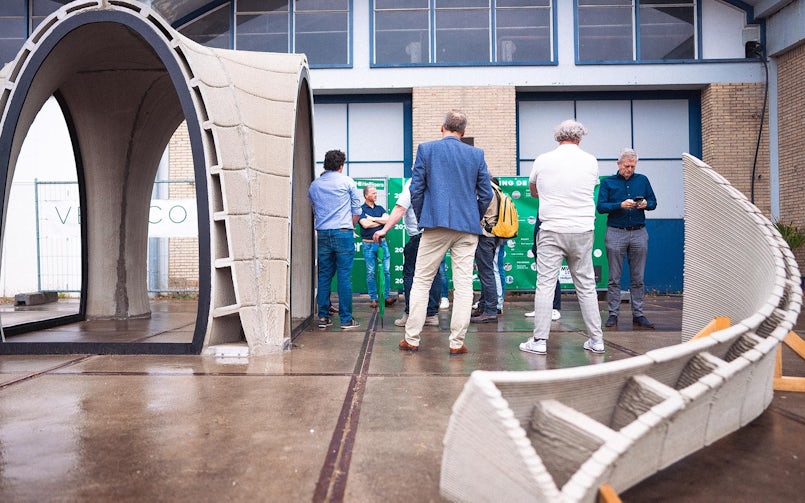 Een testversie van een boogdeel ligt rechts vooraan (foto: Vertico)
