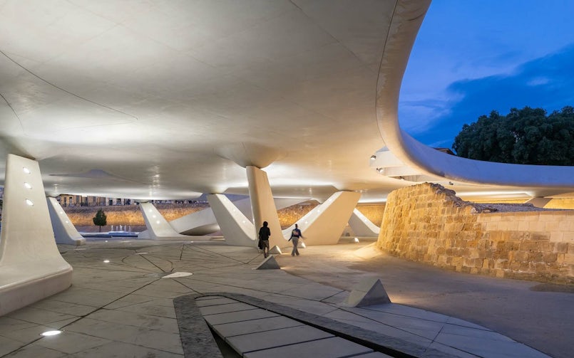 De historische stadsmuur is behouden en gerestaureerd (foto: Kardorff Linus Lintner)
