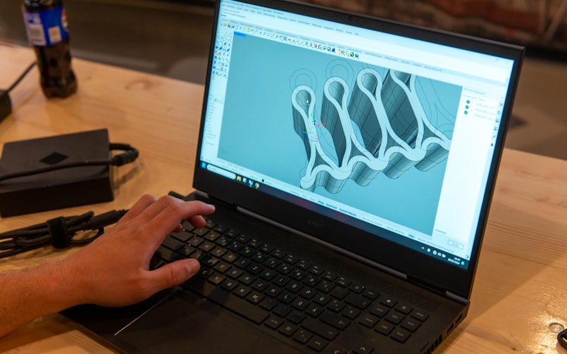 Een digitaal model maken op de laptop voor een 3D-betonprint file (foto: bureaubakker)
