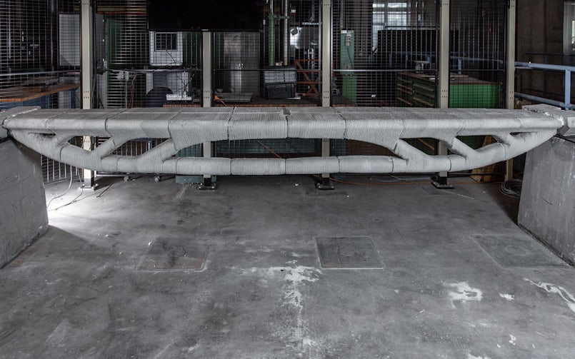 Topologisch geoptimaliseerde ligger voor een voetgangersbrug, waarbij het materiaal het krachtsverloop in de constructie volgt (foto: Vertico)