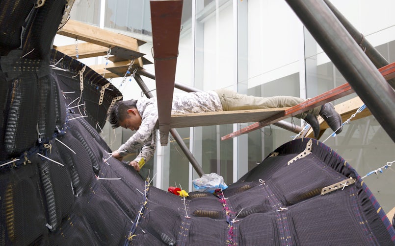 Modelleerballonnen worden in de daarvoor bestemde zakken geplaatst (foto: Mariana Popescu)