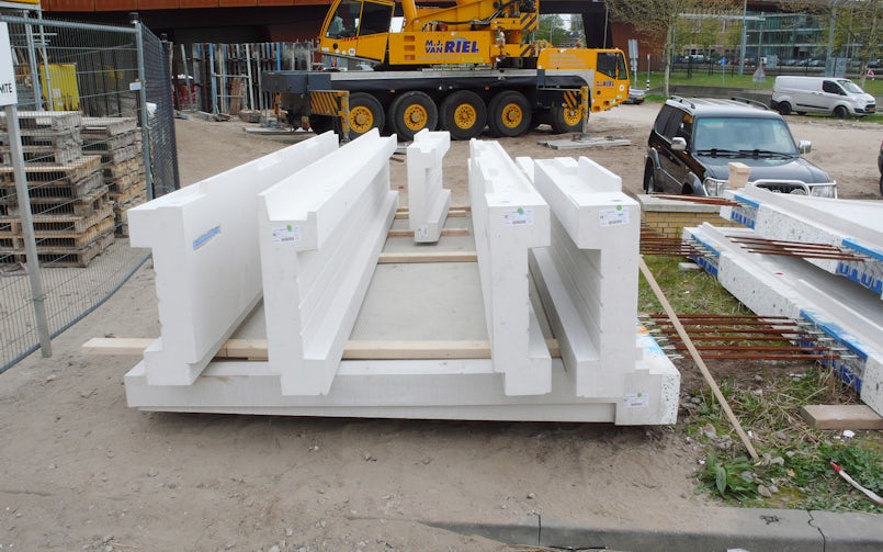 Kleine spuwers verspreiden het hemelwater verder van de gevel, waardoor er geen lekstrepen ontstaan (foto: Daniel van Capelleveen)