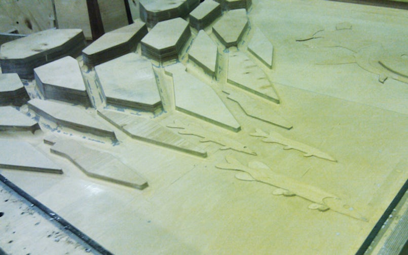 Door aan de standaardmal van de eindenlementen unieke inlegmallen van gelakt MDF toe te voegen, ontstaan toegangspoorten met elk een geheel eigen identiteit, geïnspireerd door de ontwerpen van M.C. Escher (foto: ABT)