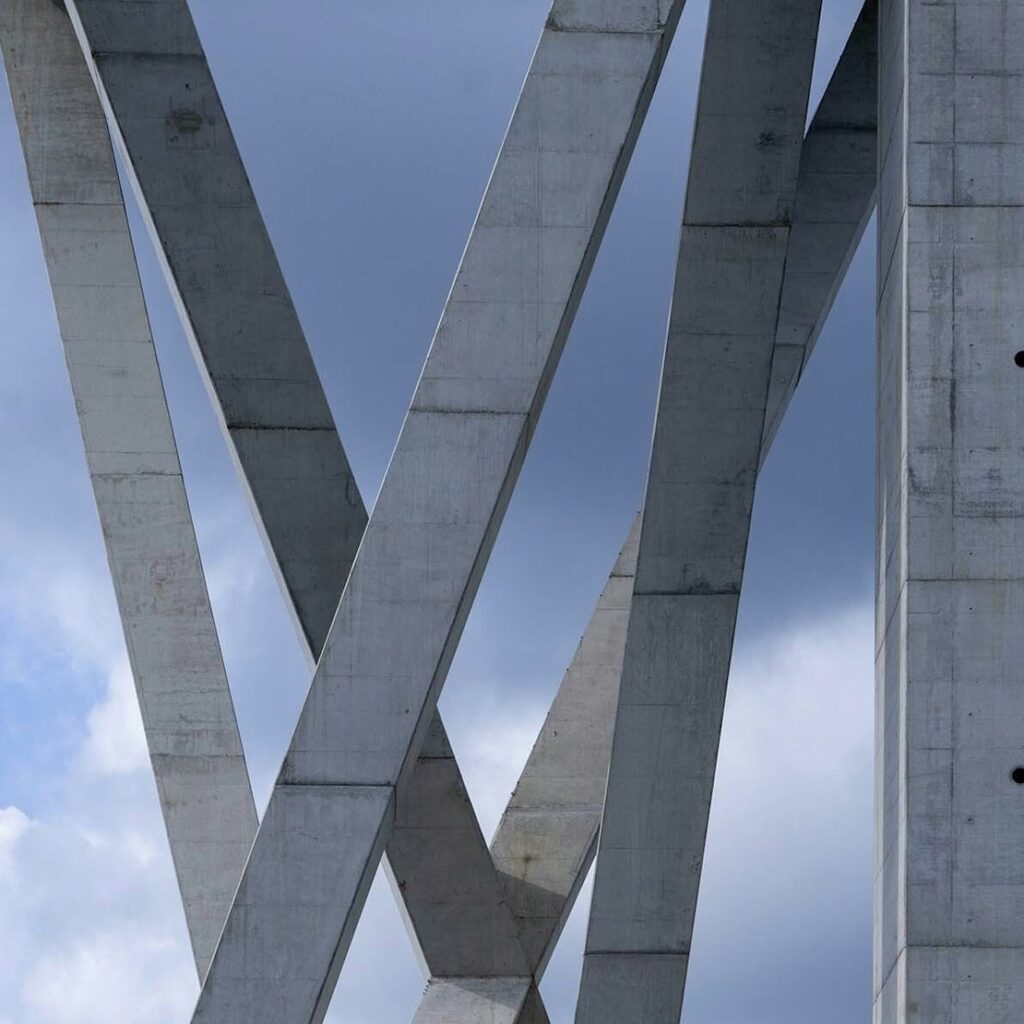 Slanke constructie Watertoren Ghin in beton