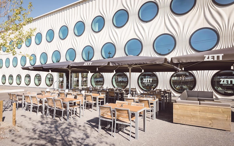 Vanaf het terras is er mooi zicht op de plooien in het beton van de gevel (foto: SV Group)